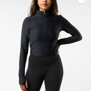 Buffbunny Permafrost Pullover in size M, black ice